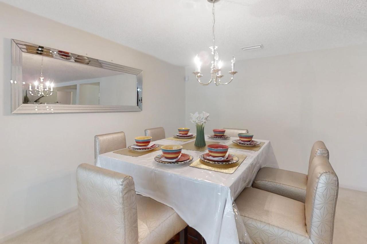 The Home On Tyson Lake Drive Jacksonville Bagian luar foto