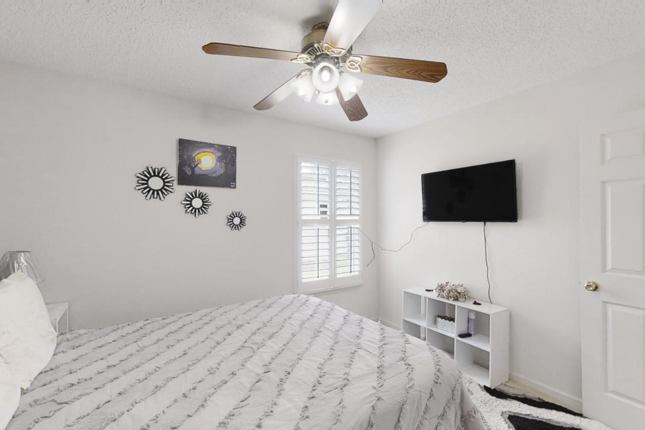 The Home On Tyson Lake Drive Jacksonville Bagian luar foto